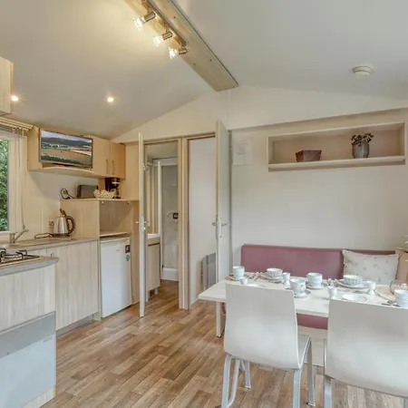 캠프장 Lovely Stacaravan In Irrhausen