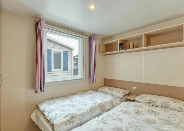 キャンプ場 Lovely Stacaravan In 3*