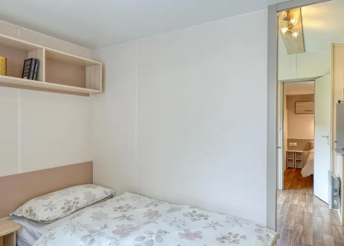 キャンプ場 Lovely Stacaravan In Irrhausen