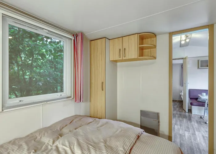 Lovely Stacaravan In キャンプ場 3*