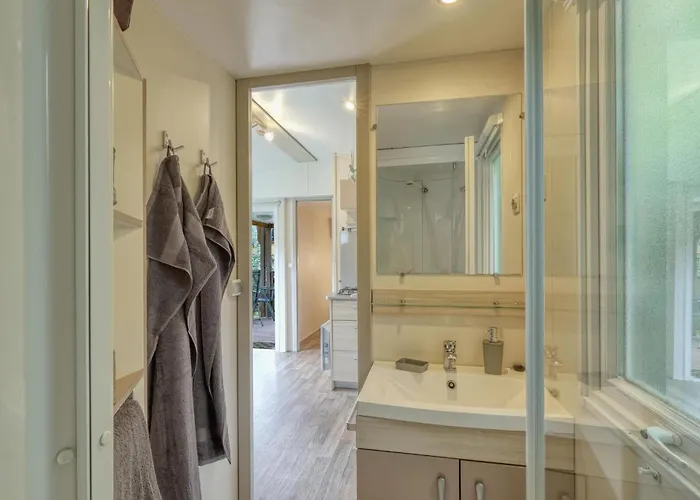 キャンプ場 Lovely Stacaravan In Irrhausen